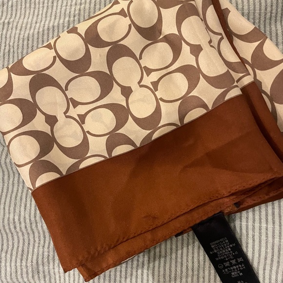 Coach scarf square nice elegant - Picture 2 of 2